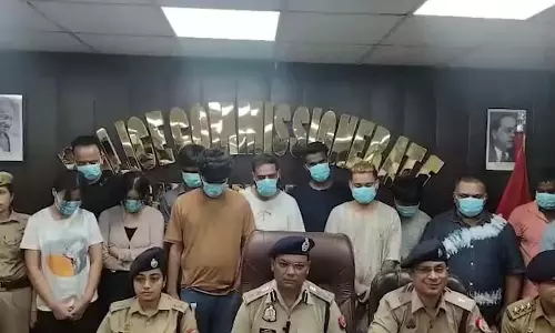 फर्जी कॉल सेंटर का पर्दाफाश, 12 गिरफ्तार