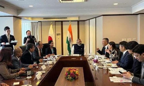 जापान पहुंचे गिरिराज सिंह, कपड़ा उद्योग नेताओं से की मुलाकात जापान पहुंचे गिरिराज सिंह, कपड़ा उद्योग नेताओं से की मुलाकात