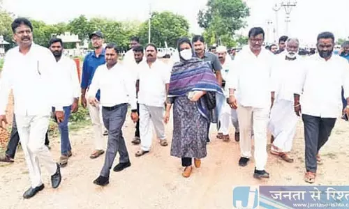 Andhra के कलेक्टर ने अधिकारियों से कहा- ST कॉलोनियों में बुनियादी ढांचे में सुधार करें