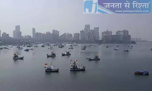 Mumbai : आज बादल छाए रहेंगे और भारी से बहुत भारी बारिश की संभावना है Mumbai : आज बादल छाए रहेंगे और भारी से बहुत भारी बारिश की संभावना है