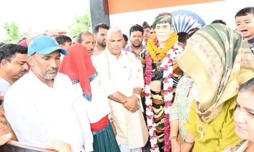 Jhunjhunu: शहीद बिजेंद्र दौराता की प्रतिमा का अनावरण, वीरता को दी श्रद्धांजलि Jhunjhunu: शहीद बिजेंद्र दौराता की प्रतिमा का अनावरण, वीरता को दी श्रद्धांजलि