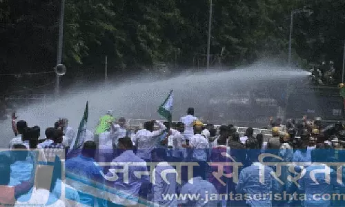FM कॉलेज छात्र की मौत पर बीजद ने ओडिशा सचिवालय के बाहर विशाल विरोध प्रदर्शन किया