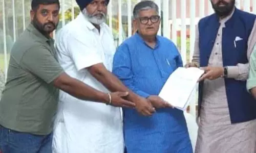 Punjab: पाकिस्तान गए किसान के परिजनों ने राज्यपाल से मुलाकात की
