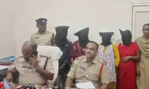 Andhra: पलासा रेलवे स्टेशन से 42 किलो गांजा जब्त Andhra: पलासा रेलवे स्टेशन से 42 किलो गांजा जब्त