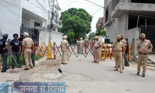 Mohali कोर्ट ने सतर्कता ब्यूरो को मजीठिया के परिसरों की तलाशी लेने से रोका Mohali कोर्ट ने सतर्कता ब्यूरो को मजीठिया के परिसरों की तलाशी लेने से रोका
