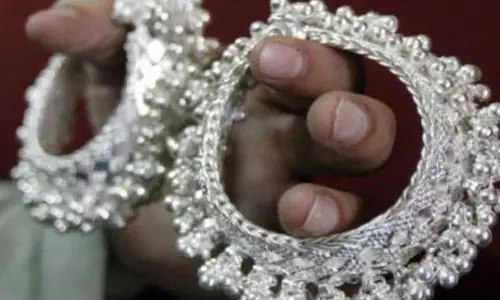 चांदी खरीदारों के लिए खुशखबरी, 2,900 रुपए प्रति किलो गिरा दाम