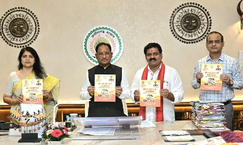 मुख्यमंत्री विष्णुदेव साय ने ‘मोर गांव मोर पानी’ अभियान पर आधारित पुस्तिका का किया विमोचन