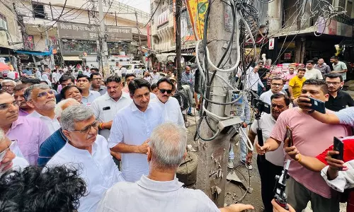 तोड़फोड़ अभियान के कुछ दिन बाद सांसद ने रोहतक के दुकानदारों से मुलाकात की तोड़फोड़ अभियान के कुछ दिन बाद सांसद ने रोहतक के दुकानदारों से मुलाकात की