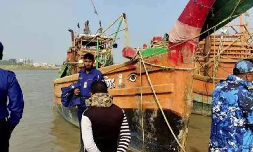 Bengal: बांग्लादेश में अवैध प्रवेश के आरोप में मछुआरे गिरफ्तार Bengal: बांग्लादेश में अवैध प्रवेश के आरोप में मछुआरे गिरफ्तार