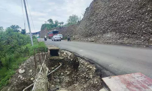 Hamirpur road पर दरारें, विरोध प्रदर्शन और कुचली हुई उम्मीदें