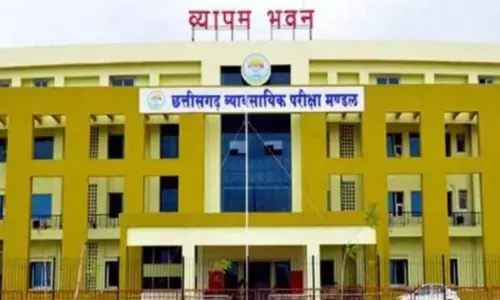 व्यावसायिक प्रवेश परीक्षा केन्द्र में फ्रिस्किंग कार्य करने पुलिस कर्मियों की लगाई ड्यूटी