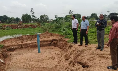 रायगढ़ कलेक्टर ने किया स्कूल आंगनबाड़ी इंजेक्शन वेल और पीएम जनमन आवास का निरीक्षण रायगढ़ कलेक्टर ने किया स्कूल आंगनबाड़ी इंजेक्शन वेल और पीएम जनमन आवास का निरीक्षण