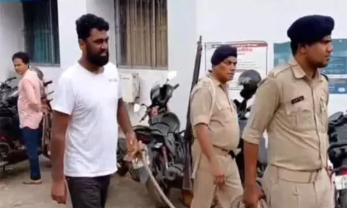 Dhanbad: युवती को भगाने वाला आरोपी गिरफ्तार, युवती भी सकुशल बरामद Dhanbad: युवती को भगाने वाला आरोपी गिरफ्तार, युवती भी सकुशल बरामद