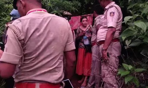 Karnataka में बच्चों के साथ गुफा में फंसे लोगों के ‘बचाव’ पर रूसी मां ने जताई आपत्ति Karnataka में बच्चों के साथ गुफा में फंसे लोगों के ‘बचाव’ पर रूसी मां ने जताई आपत्ति
