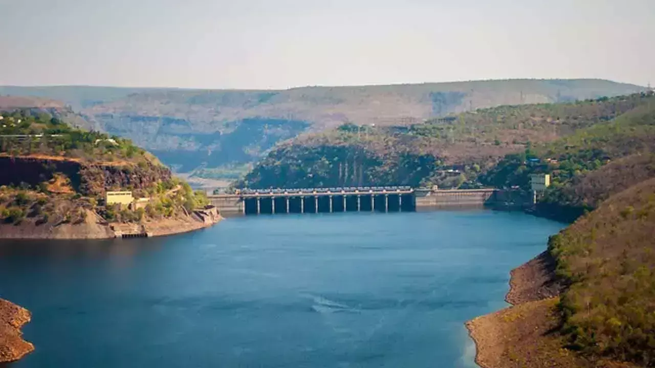 Andhra: श्रीशैलम में उच्च बहिर्वाह के बीच कम बाढ़ प्रवाह की सूचना