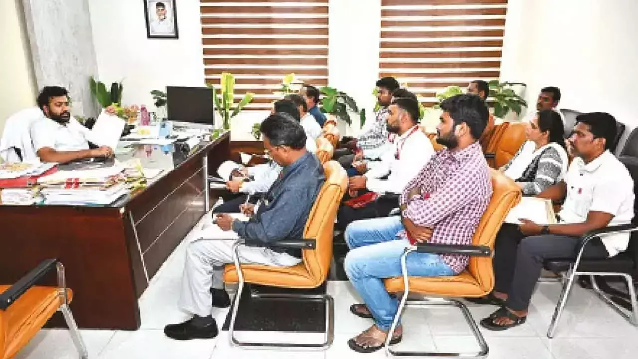 Andhra: किसानों से 31 जुलाई से पहले फसल बीमा के लिए पंजीकरण कराने को कहा गया Andhra: किसानों से 31 जुलाई से पहले फसल बीमा के लिए पंजीकरण कराने को कहा गया