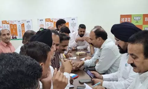 Jammu: भाजपा विधायकों ने जनता दरबार लगाकर सुनी शिकायतें