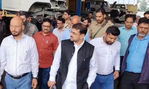 Satish Sharma ने राज्य मोटर गैरेजों के कामकाज की समीक्षा की
