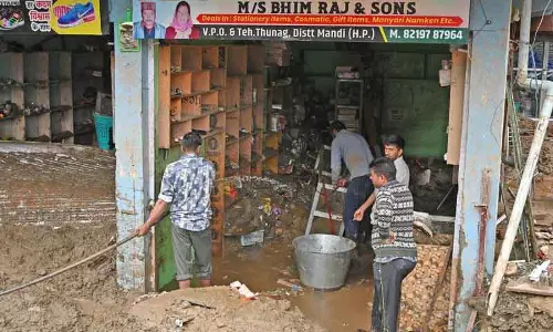 Thunag में दुकानें और घर मलबे से जलमग्न, मरम्मत का काम शुरू
