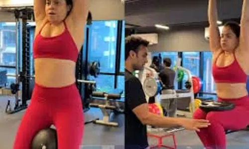 सुमोना चक्रवर्ती की फिटनेस गेम, पंचलाइन से ज़्यादा वज़न उठा रही हैं