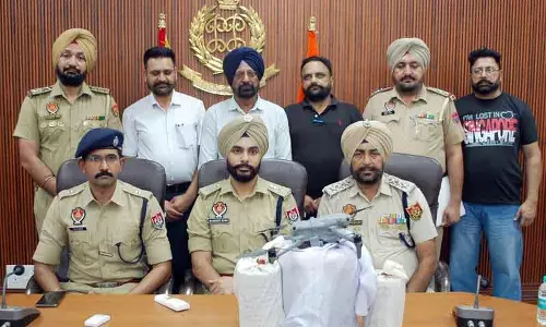 ICE ड्रग जब्ती मामला, पिस्तौल, हेरोइन और ड्रोन के साथ दो और गिरफ्तार ICE ड्रग जब्ती मामला, पिस्तौल, हेरोइन और ड्रोन के साथ दो और गिरफ्तार