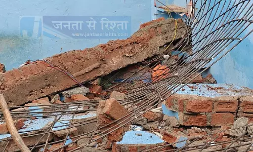 Gwalior : कमजोर पिलर और बारिश से भवन ढहा, मजदूर की मौत Gwalior : कमजोर पिलर और बारिश से भवन ढहा, मजदूर की मौत