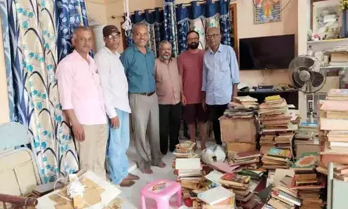 आयुष को आयुर्वेदिक ग्रंथों का वितरण आयुष को आयुर्वेदिक ग्रंथों का वितरण