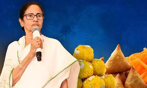 धर्मतला मंच से सीएम ने केंद्र पर निशाना साधा