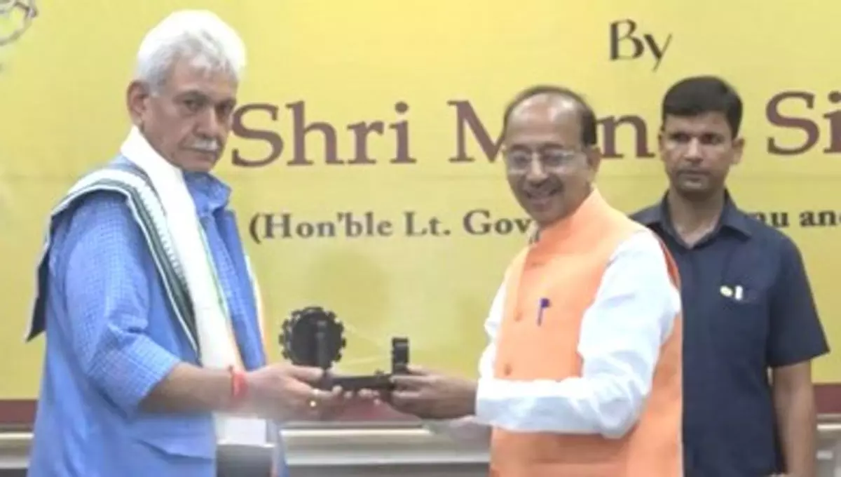 जम्मू-कश्मीर शांति की ओर, जल्द पकड़े जाएंगे पहलगाम हमले के आतंकवादी : मनोज सिन्हा जम्मू-कश्मीर शांति की ओर, जल्द पकड़े जाएंगे पहलगाम हमले के आतंकवादी : मनोज सिन्हा