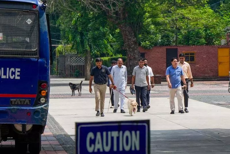 दिल्ली स्कूलों को बम धमकी, पुलिस को डार्क वेब की चुनौती दिल्ली स्कूलों को बम धमकी, पुलिस को डार्क वेब की चुनौती