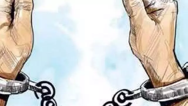 पत्नी की हत्या: कर्मचारी गिरफ्तार पत्नी की हत्या: कर्मचारी गिरफ्तार