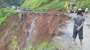 Manipur: भारी बारिश के कारण चुराचांदपुर में भूस्खलन से एक आदिवासी व्यक्ति की मौत Manipur: भारी बारिश के कारण चुराचांदपुर में भूस्खलन से एक आदिवासी व्यक्ति की मौत