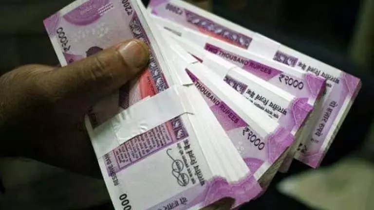 संशोधन के बावजूद सरकारी कर्मचारियों को बढ़े भत्ते का इंतजार संशोधन के बावजूद सरकारी कर्मचारियों को बढ़े भत्ते का इंतजार