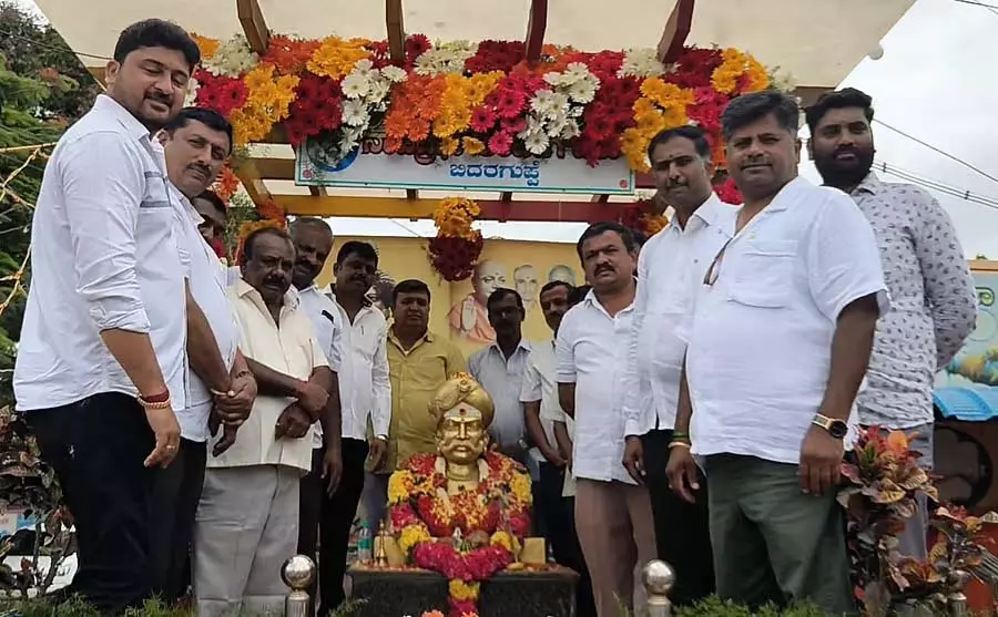 Anekal : बिदारगुप्पे में नादप्रभु केम्पेगौड़ा की जयंती मनाई गई Anekal : बिदारगुप्पे में नादप्रभु केम्पेगौड़ा की जयंती मनाई गई