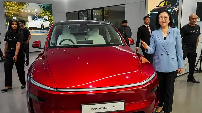 टेस्ला का भारत में दांव: आला आकर्षण से बड़ी संभावनाएं तक टेस्ला का भारत में दांव: आला आकर्षण से बड़ी संभावनाएं तक