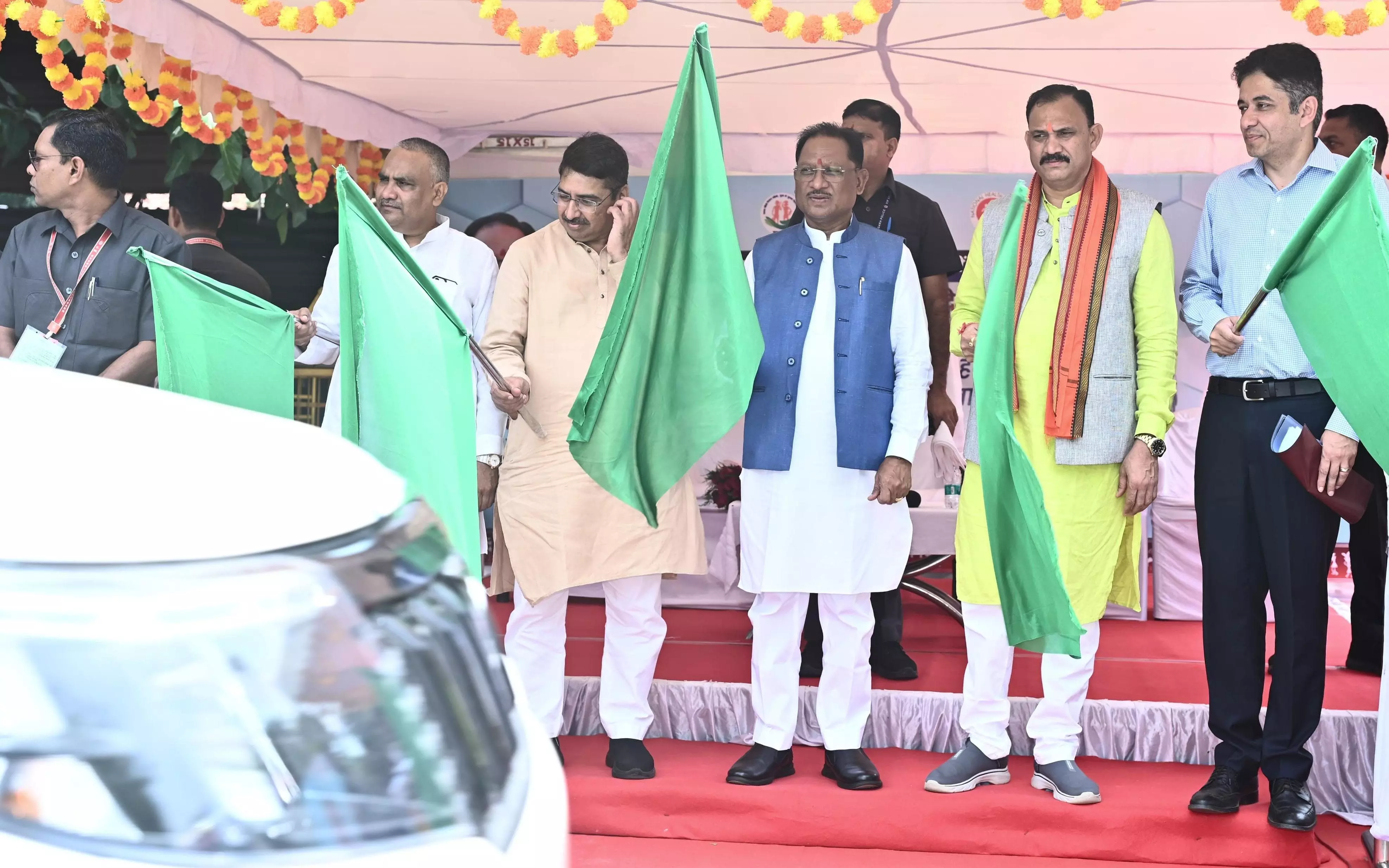 स्वस्थ छत्तीसगढ़ की दिशा में सशक्त कदम: मुख्यमंत्री ने मैदानी स्वास्थ्य अमले के लिए 151 नए वाहनों को दिखाई हरी झंडी स्वस्थ छत्तीसगढ़ की दिशा में सशक्त कदम: मुख्यमंत्री ने मैदानी स्वास्थ्य अमले के लिए 151 नए वाहनों को दिखाई हरी झंडी