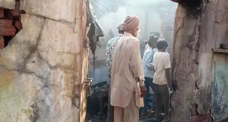 Patiala के एक गांव में नशेड़ी ने परिवार द्वारा पैसे देने से इनकार करने पर घर में आग लगा दी Patiala के एक गांव में नशेड़ी ने परिवार द्वारा पैसे देने से इनकार करने पर घर में आग लगा दी