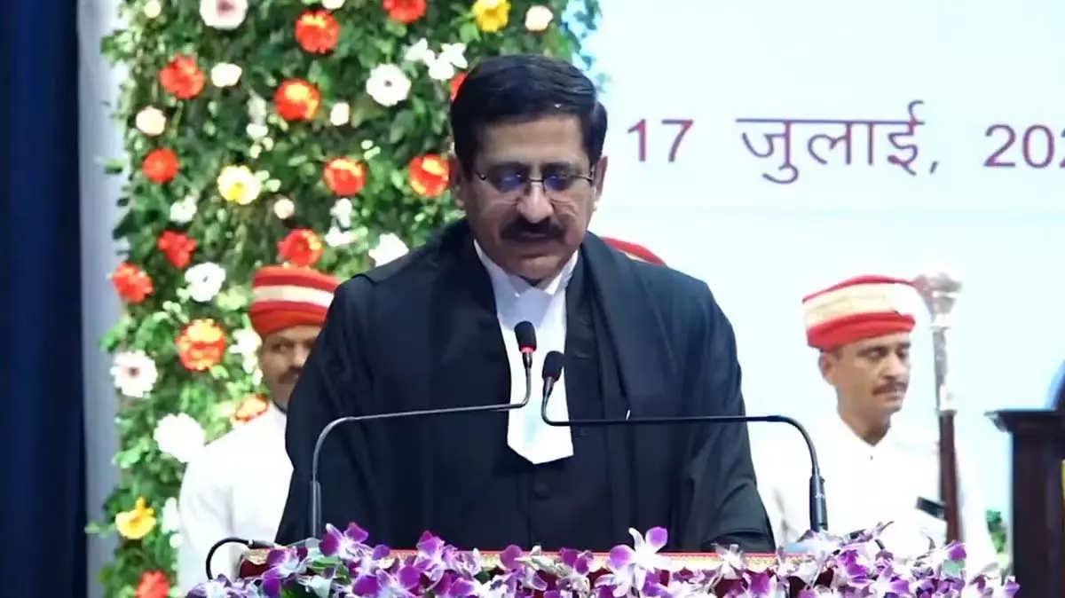 मुख्य न्यायाधीश ने MP के 29वें मुख्य न्यायाधीश के रूप में शपथ ली मुख्य न्यायाधीश ने MP के 29वें मुख्य न्यायाधीश के रूप में शपथ ली