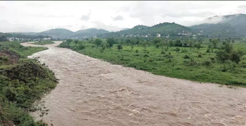 राजौरी में भारी बारिश से जलस्तर बढ़ा राजौरी में भारी बारिश से जलस्तर बढ़ा