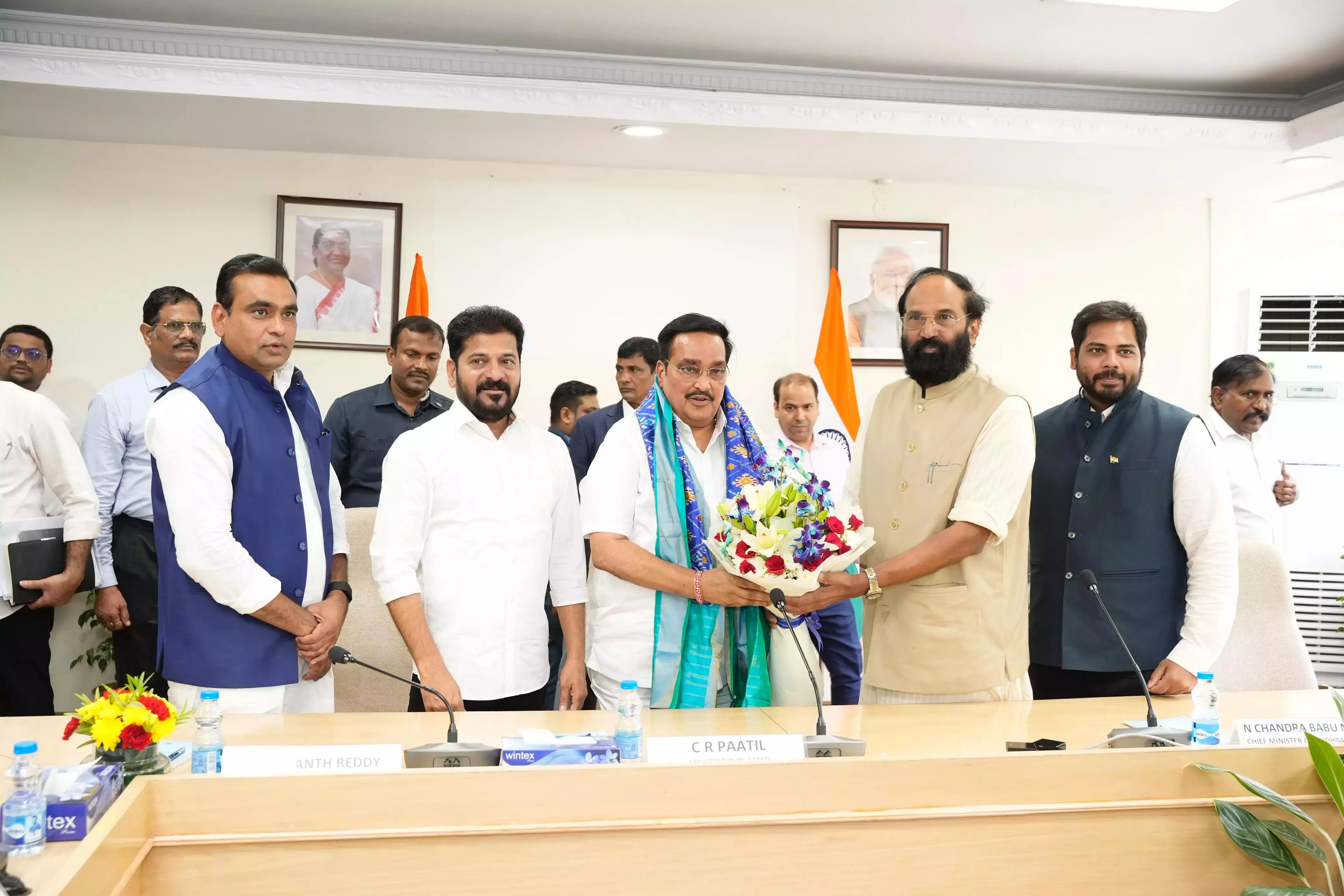 तेलंगाना और आंध्र प्रदेश प्रमुख जल-बंटवारे के उपायों पर सहमत: Revanth Reddy तेलंगाना और आंध्र प्रदेश प्रमुख जल-बंटवारे के उपायों पर सहमत: Revanth Reddy