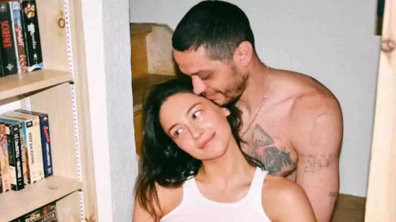 Pete Davidson और एल्सी हेविट ने पहली गर्भावस्था की घोषणा की Pete Davidson और एल्सी हेविट ने पहली गर्भावस्था की घोषणा की