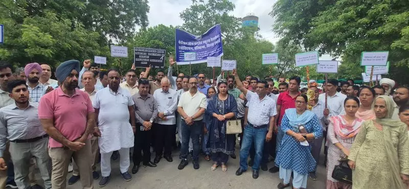 Haryana : क्या यही नया भारत है शिक्षक रो रहे हैं Haryana : क्या यही नया भारत है शिक्षक रो रहे हैं