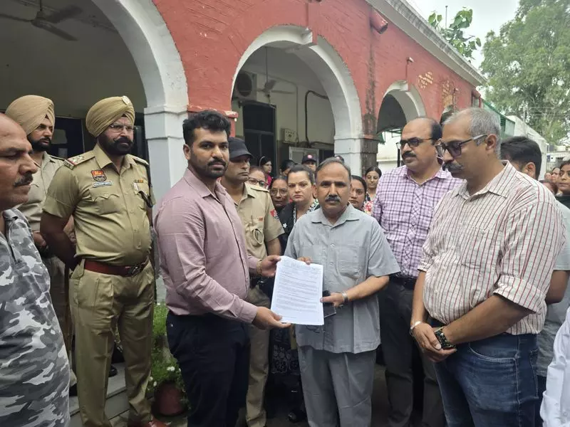 Haryana : निजी स्कूल संचालकों ने सुरक्षा अधिनियम की मांग की Haryana : निजी स्कूल संचालकों ने सुरक्षा अधिनियम की मांग की