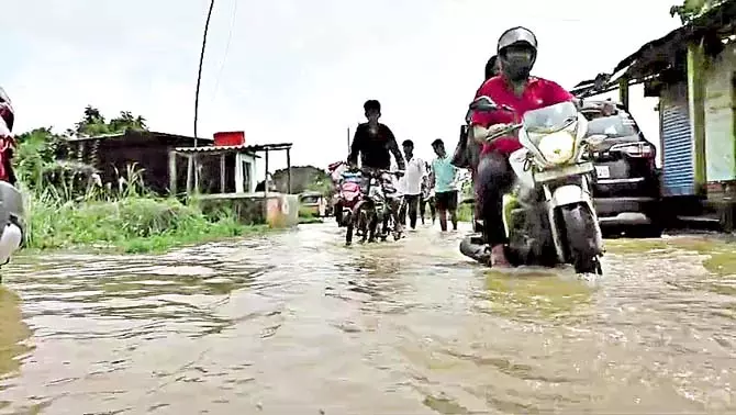 ब्राह्मणी नदी बेसिन में भारी बारिश के कारण नदी का जलस्तर बढ़ गया ब्राह्मणी नदी बेसिन में भारी बारिश के कारण नदी का जलस्तर बढ़ गया