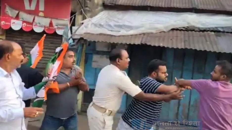 Jagatsinghpur : ओडिशा बंद कांग्रेस और युवकों के बीच हिंसक टकराव Jagatsinghpur : ओडिशा बंद कांग्रेस और युवकों के बीच हिंसक टकराव