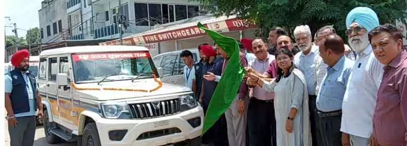 ADC ने प्रमुख औद्योगिक क्षेत्रों में सुरक्षा के लिए गश्ती वाहनों को हरी झंडी दिखाई ADC ने प्रमुख औद्योगिक क्षेत्रों में सुरक्षा के लिए गश्ती वाहनों को हरी झंडी दिखाई