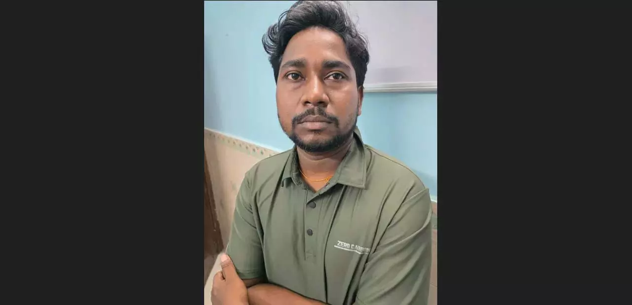 Odisha : जीएम विश्वविद्यालय के सहायक प्रोफेसर को छात्रा के ‘यौन शोषण’ के आरोप में गिरफ्तार किया गया Odisha : जीएम विश्वविद्यालय के सहायक प्रोफेसर को छात्रा के ‘यौन शोषण’ के आरोप में गिरफ्तार किया गया