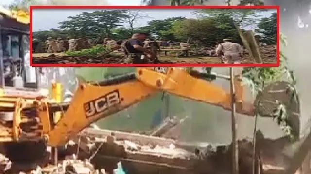 Assam : बेदखली अभियान के बाद उपद्रवियों ने पुलिसकर्मियों पर हमला किया Assam : बेदखली अभियान के बाद उपद्रवियों ने पुलिसकर्मियों पर हमला किया