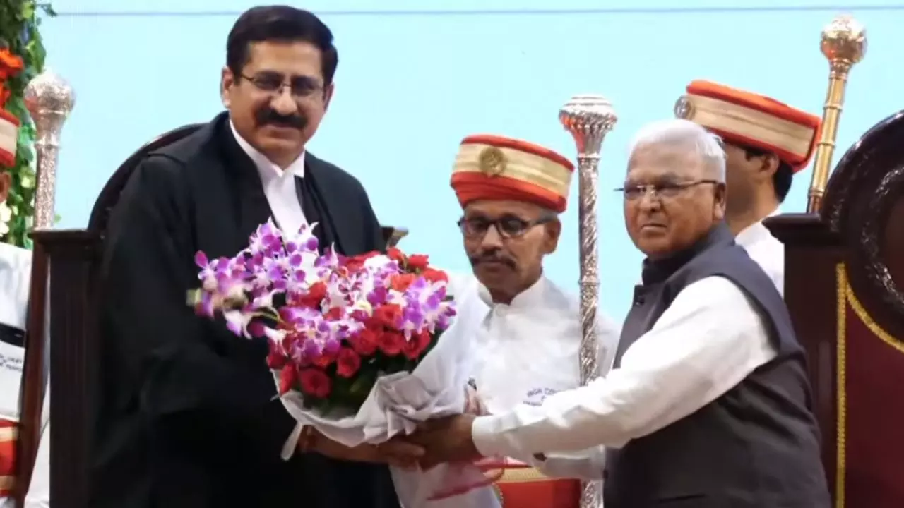 Bhopal: न्यायमूर्ति सचदेवा ने मुख्य न्यायाधिपति पद की शपथ ली Bhopal: न्यायमूर्ति सचदेवा ने मुख्य न्यायाधिपति पद की शपथ ली