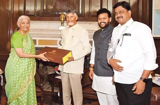 Andhra : मुख्यमंत्री चंद्रबाबू नायडू ने केंद्रीय वित्त मंत्री से मुलाकात की Andhra : मुख्यमंत्री चंद्रबाबू नायडू ने केंद्रीय वित्त मंत्री से मुलाकात की